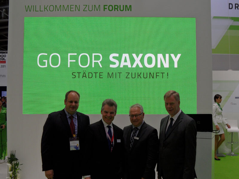 v.l.n.r.: Dirk Hilbert, Erster Bürgermeister Dresden; Dr. Wulff Aenegevelt, Deutsche Immobilien Partner (DIP); Berndt Dietze, Baywobau; Prof. Dr. Georg Unland, Sächsischer Finanzminister